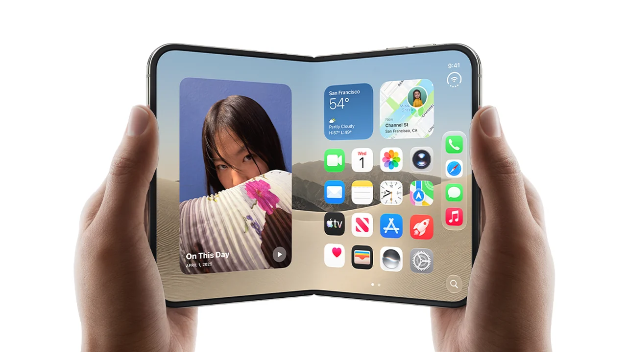 Aufgeklapptes iPhone Duo mit 7,6-Zoll-Innendisplay in zwei Händen